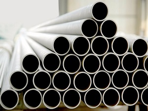 Why does the stainless steel heat exchange tube exhibit thermal embrittlement?