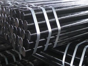 Surface cleaning method of seamless steel pipe