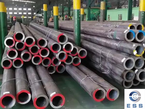 Manual inspection of seamless carbon steel pipes