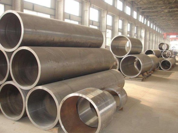What are the uses of large diameter seamless steel pipes?