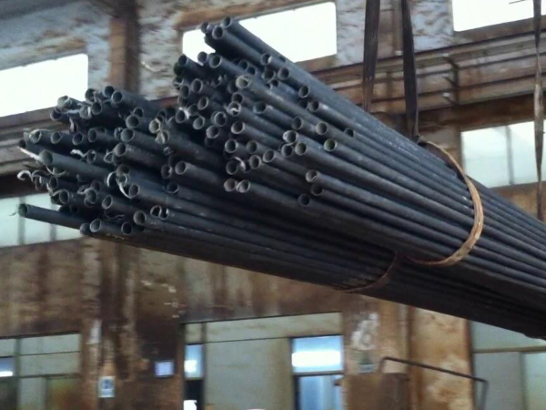 Pickling process of seamless steel pipe