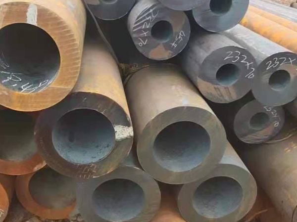 Reasons for uneven wall thickness of seamless steel pipes