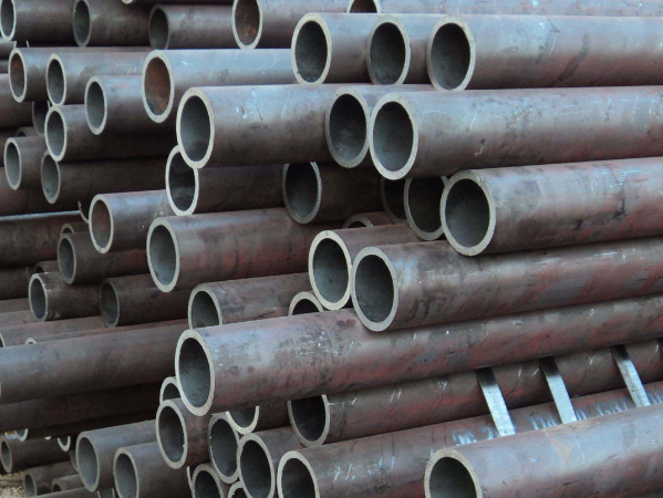 Can the bending deformation of seamless steel pipe be used?