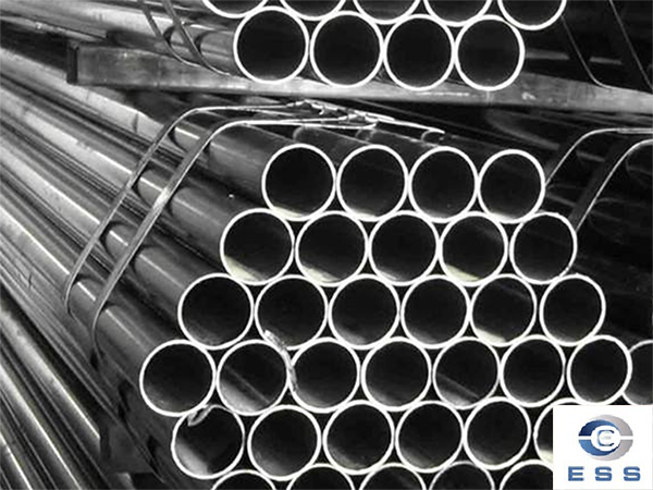 What are the uses of seamless carbon steel pipes under different standards?