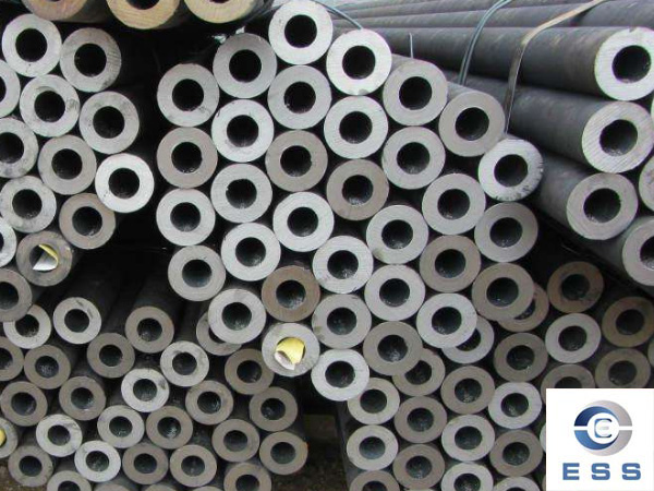Seamless pipe surface dust treatment