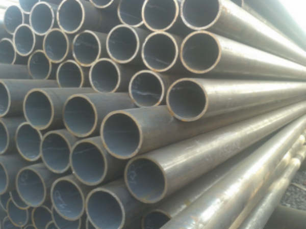 What is the reason for missing plating in hot-dip galvanizing of seamless steel pipes?