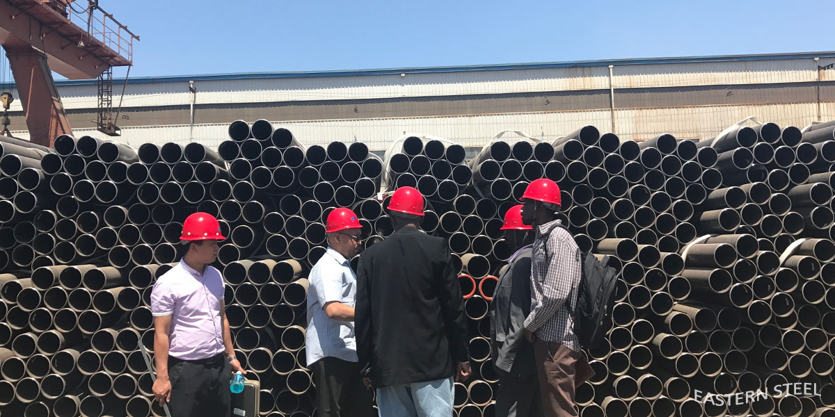 Inspectors and clients check the quality of ERW steel pipes