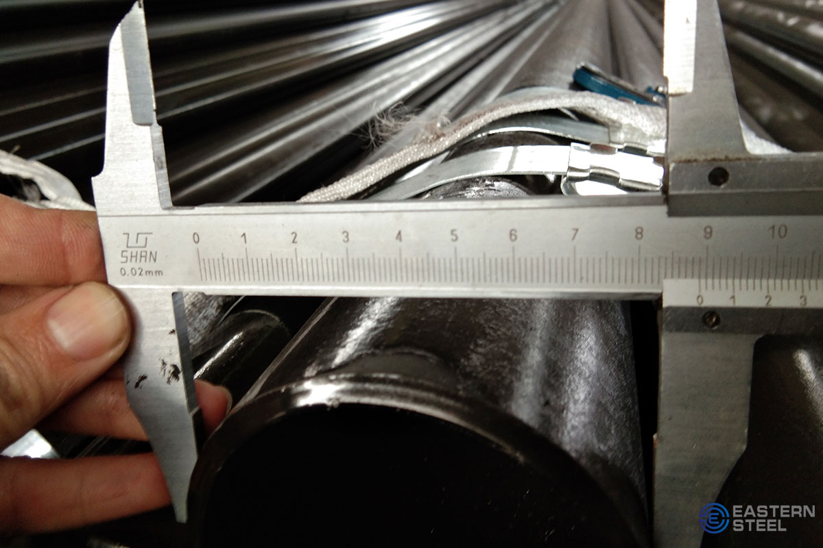 Inspect of steel pipes with calipers