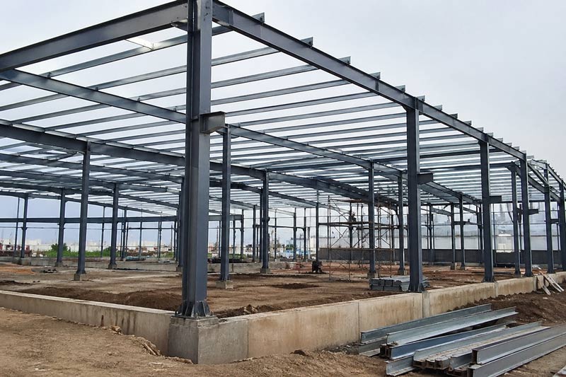 Estructura de acero RHS en obra de construcción